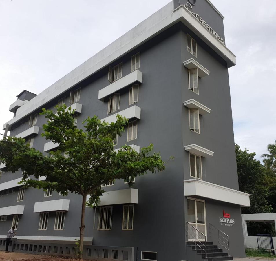 Bed Pods Hostel Thiruvananthapuram Bagian luar foto