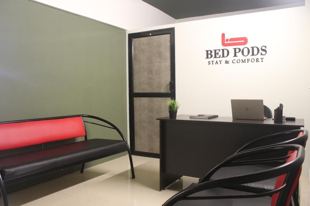Bed Pods Hostel Thiruvananthapuram Bagian luar foto