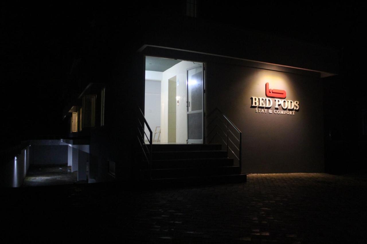 Bed Pods Hostel Thiruvananthapuram Bagian luar foto